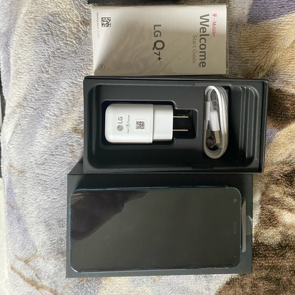 *BRAND NEW* LG Q7+